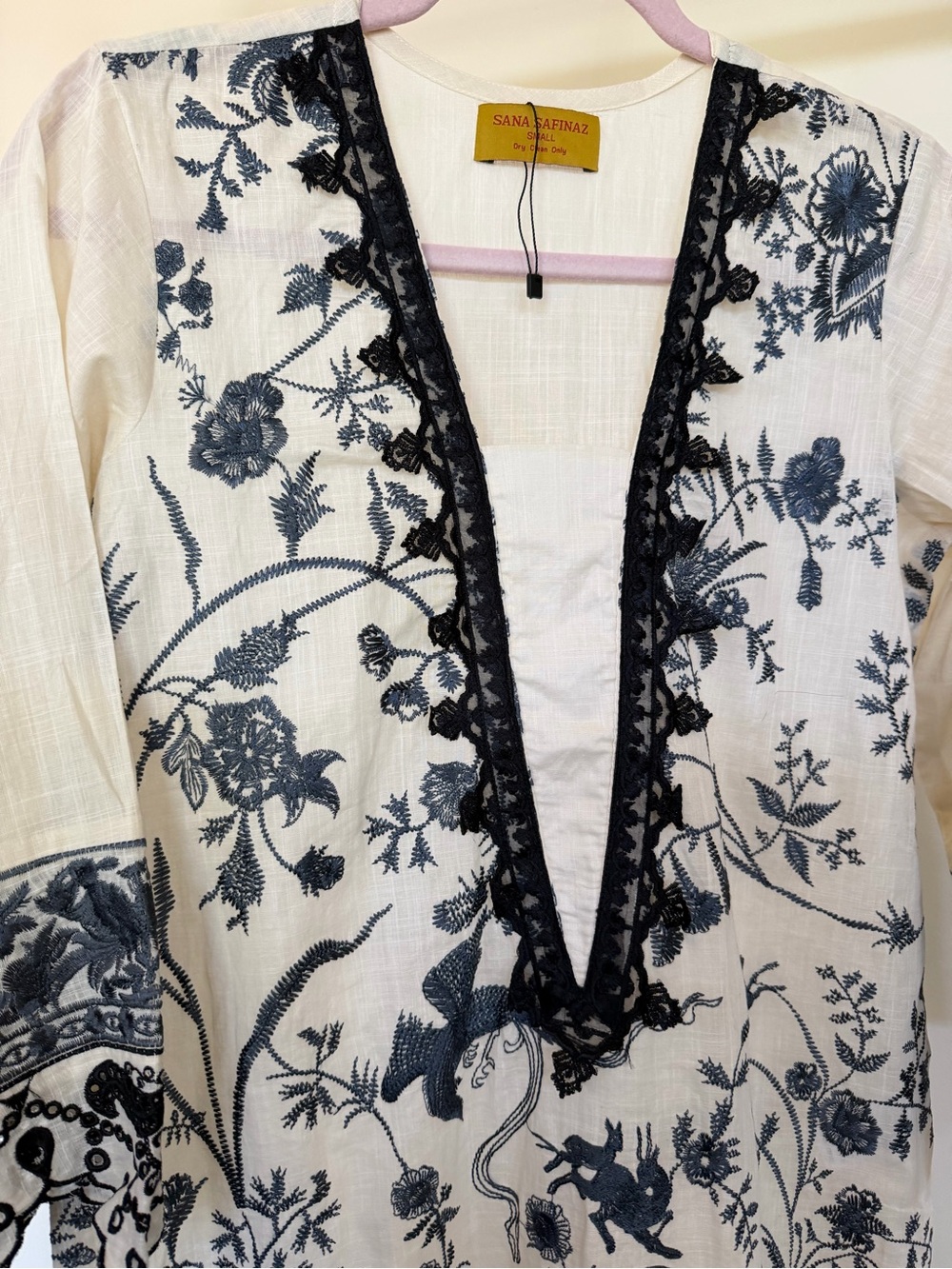 Embroidered Cream and Navy V-Neck Long Sleeve Kurta - Picture 4 of 6